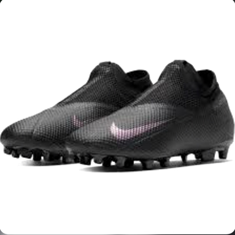 Nike phantom vision academy all black they’re a size 8